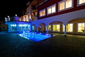 Piscina hotel vacanta schi Italia